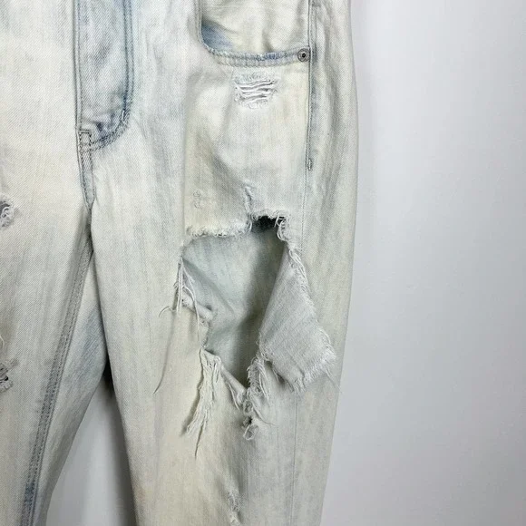 American Eagle Tomgirl Light Wash Distressed Ripped Straight Leg Jeans Size 4 - Picture 4 of 13